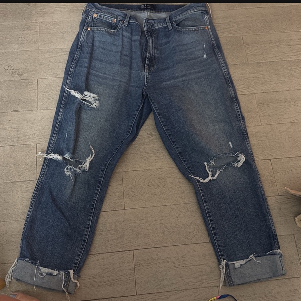 Size 14 women’s gap jeans! Worn once!